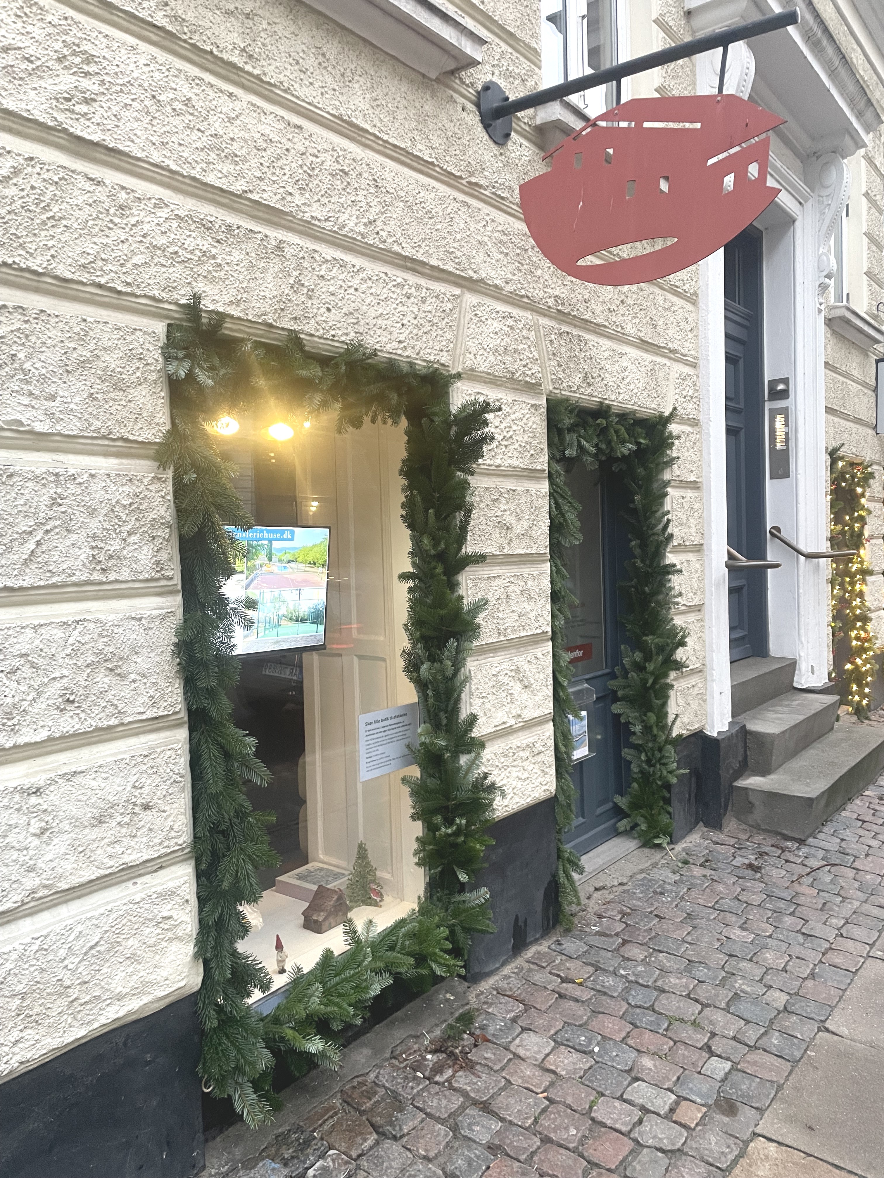 Butikken julepyntet